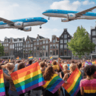 klm et delta air lines deviennent partenaires officiels du worldpride 2026 à amsterdam, s'unissant pour célébrer la diversité et soutenir la communauté lgbtq+ lors de cet événement mondial exceptionnel.
